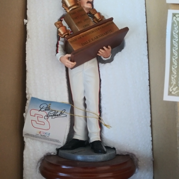 Dale Earnhardt statue - Picture 1 of 3